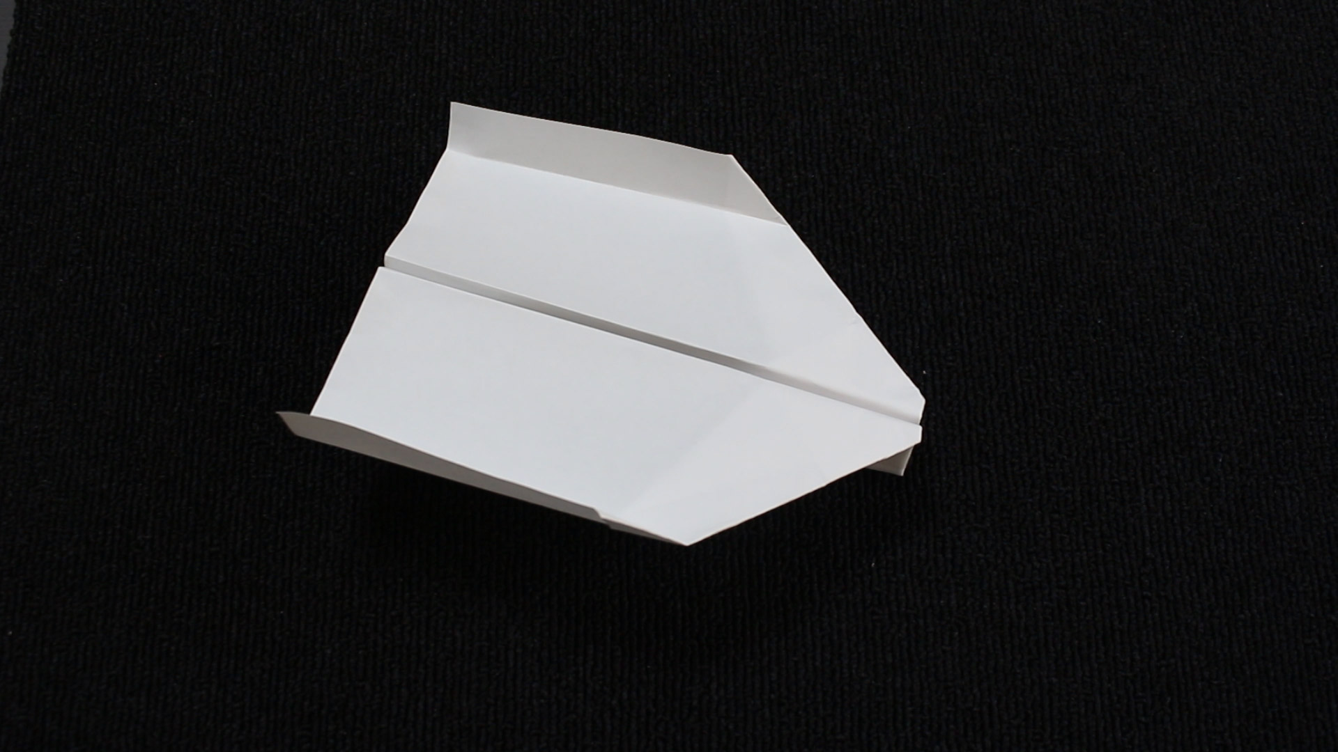 簡単 折り紙 よく飛ぶ紙飛行機の折り方 折り紙の折り方 幸せなひと時